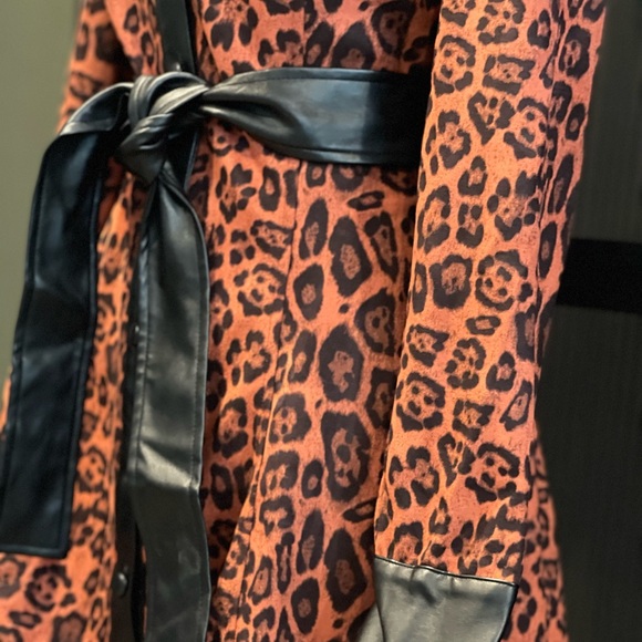 L’ATISTE BY AMY DRESS Jaxson Jaguar Print - Picture 7 of 8